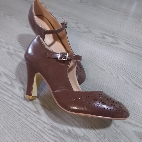 🖤 Journee Collection Elsa Buckle Pump – BROWN (Size 7, NIB) Rare & Discontinued - Picture 8 of 9